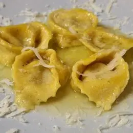 3-cappellacci-burro-e-parmigiano
